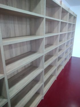 Mallorquina de estanterías estantes de madera