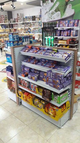 Mallorquina de estanterías Estanterías con dulces