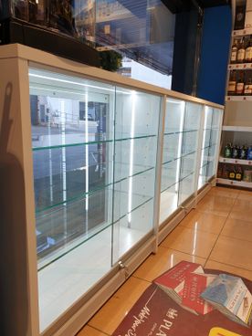 Mallorquina de estanterías estantes de vidrio