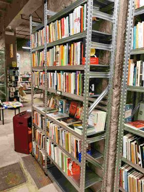 estantería de libros