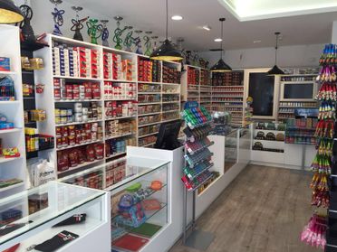 estanterías con productos estanco
