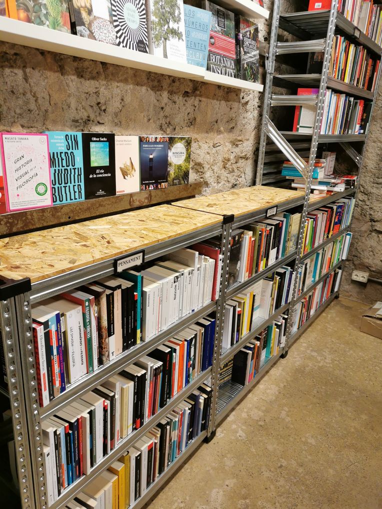 estantería de libros
