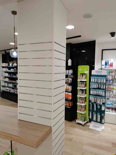Estanterías farmacia