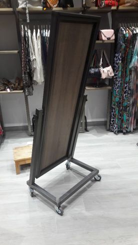 Mallorquina de estanterías tienda de ropa