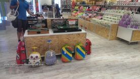 Mallorquina de estanterías maletines