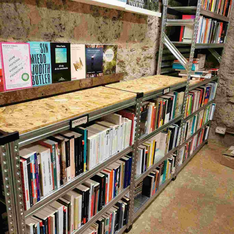 estantería de libros