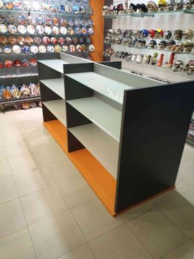 Mallorquina de estanterías góndolas Centrales