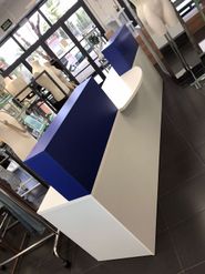 mostrador blanco y azul outlet