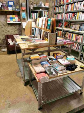 estantería de libros