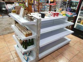 Mallorquina de estanterías Estanterías Metálicas con vasos