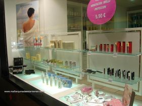 Mallorquina de estanterías cosméticos