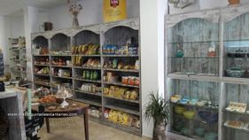 Mallorquina de estanterías muebles vinage