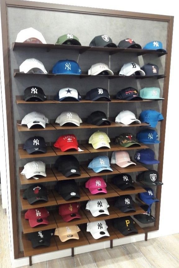 expositor de gorras